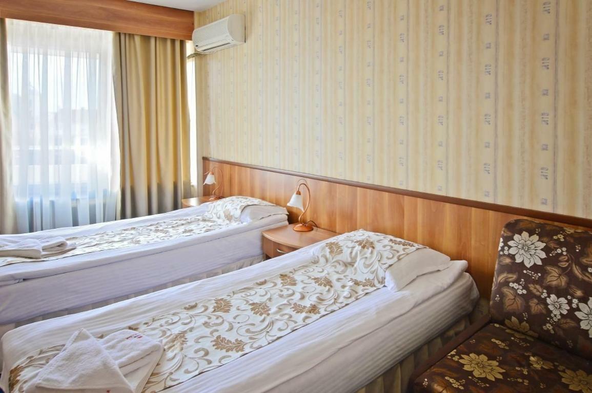 Хотел Казанлък Ngoại thất bức ảnh